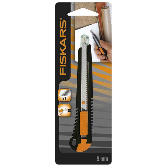 Fiskars Straight cutter 9mm Metal garage. Has an automatic blade locking system. Plastic streamline body for safer grip. Replacement blades available.