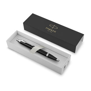 Parker IM Black Chrome Trim BP Pen Med Blue Tip is smart, polished and established. With a durable stainless steel nib, every detail is refined and is always dependable. Colour: Black with Chrome Colour Trim. Tip: Medium. Ink Colour: Blue